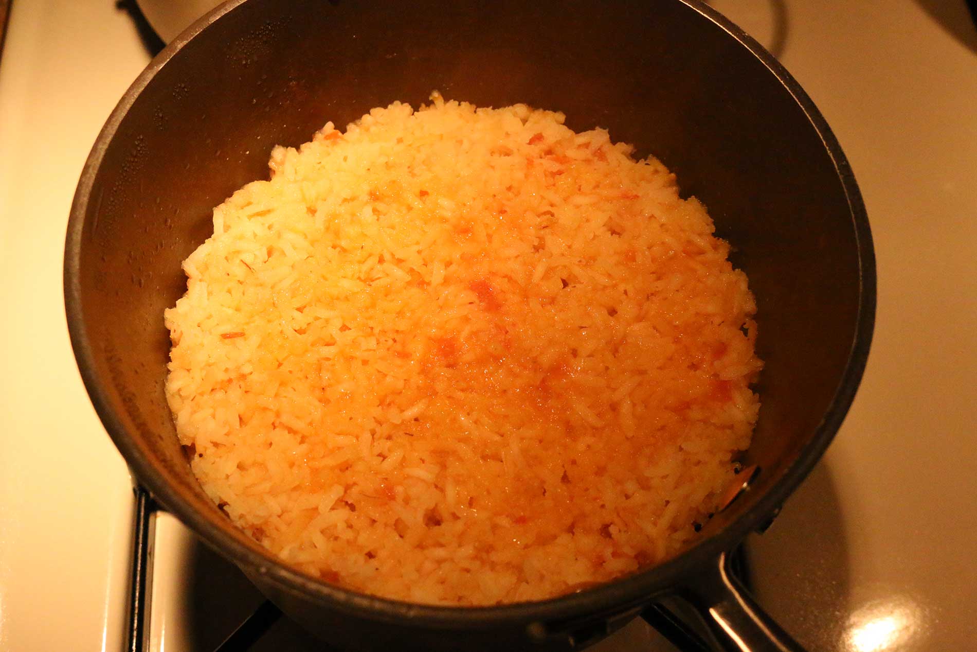 The finished white rice and tomato blend